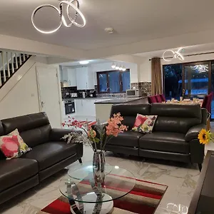  Apartment Four Bedroom & Apartments: Corporate And Student Hub